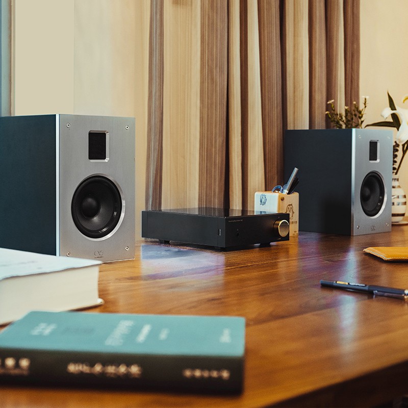 山靈&nbsp;氣動(dòng)式高音無源音箱&nbsp;JET1，10月27日全網(wǎng)開售，零售價(jià)2798元。EA5+JET1&nbsp;HiFi音響套裝價(jià)7998元，均享受6期免息分期